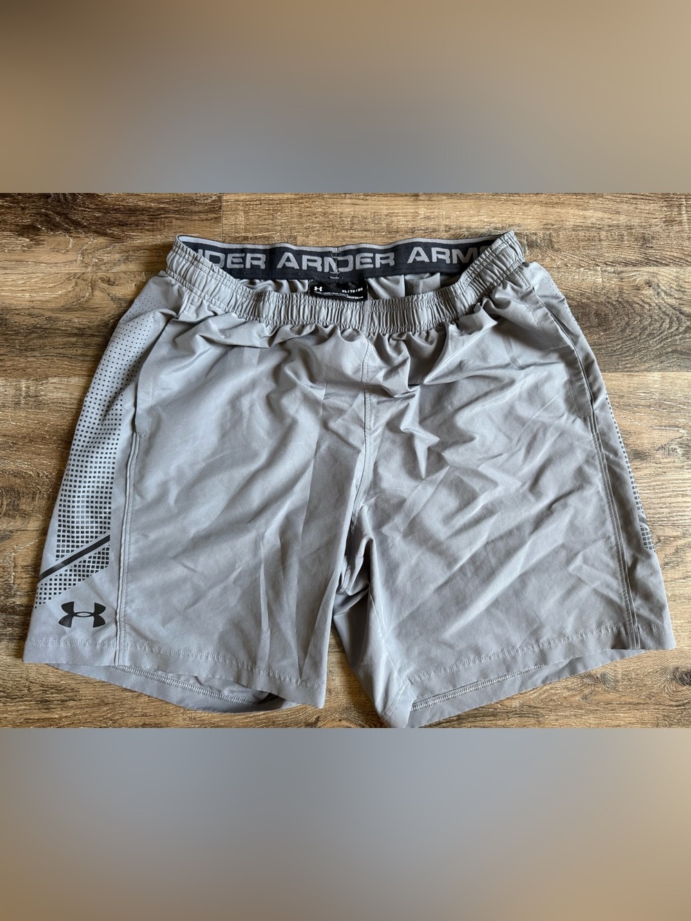 Under Armour Men's Light Gray Athletic Shorts